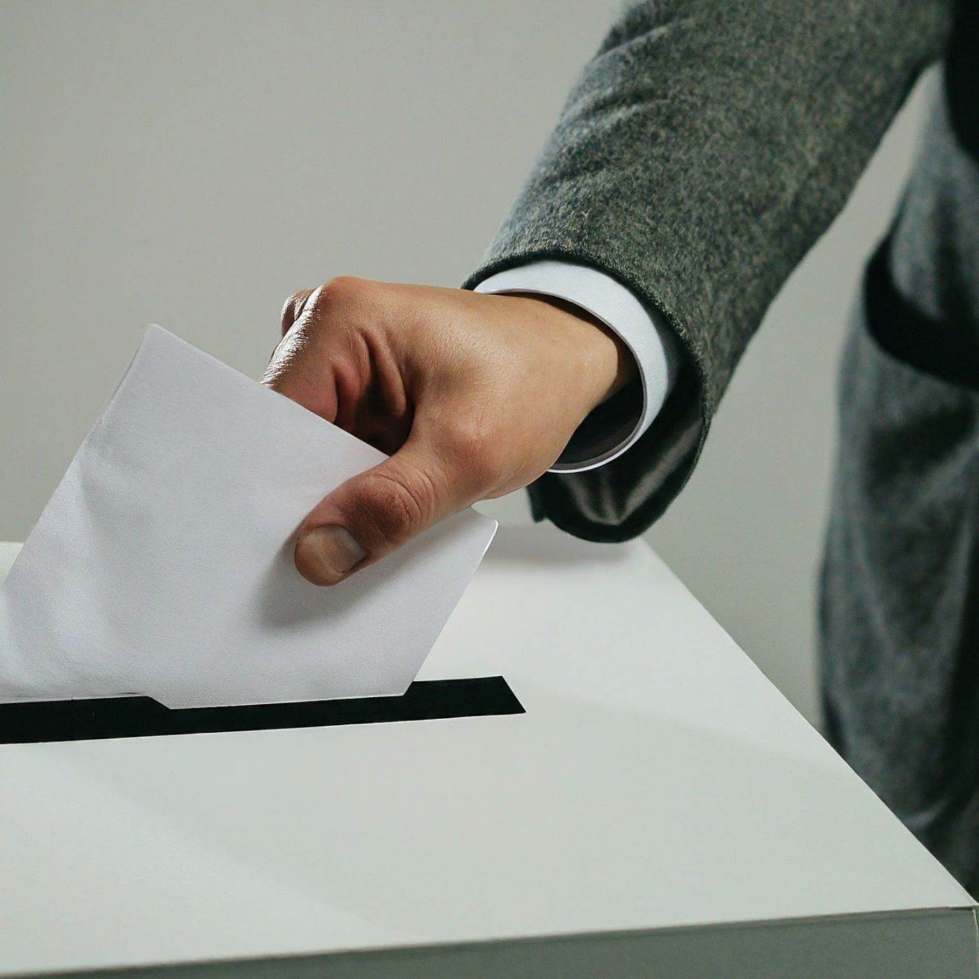 AEP - rezultate provizorii: Ciprian Ciucu - 33,32%, după centralizarea a 50,04% din secţiile de vot